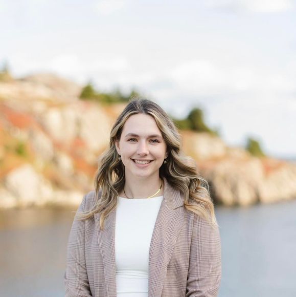 Meet your Posher, Jessica - Picture 1 of 1